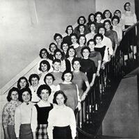 Juniors of Class of 1960 on stairs