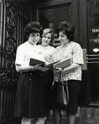 Three students during Freshman registration