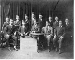 Faculty and graduating students of Yeshivat Etz Chaim Talmudical Academy, June 1919